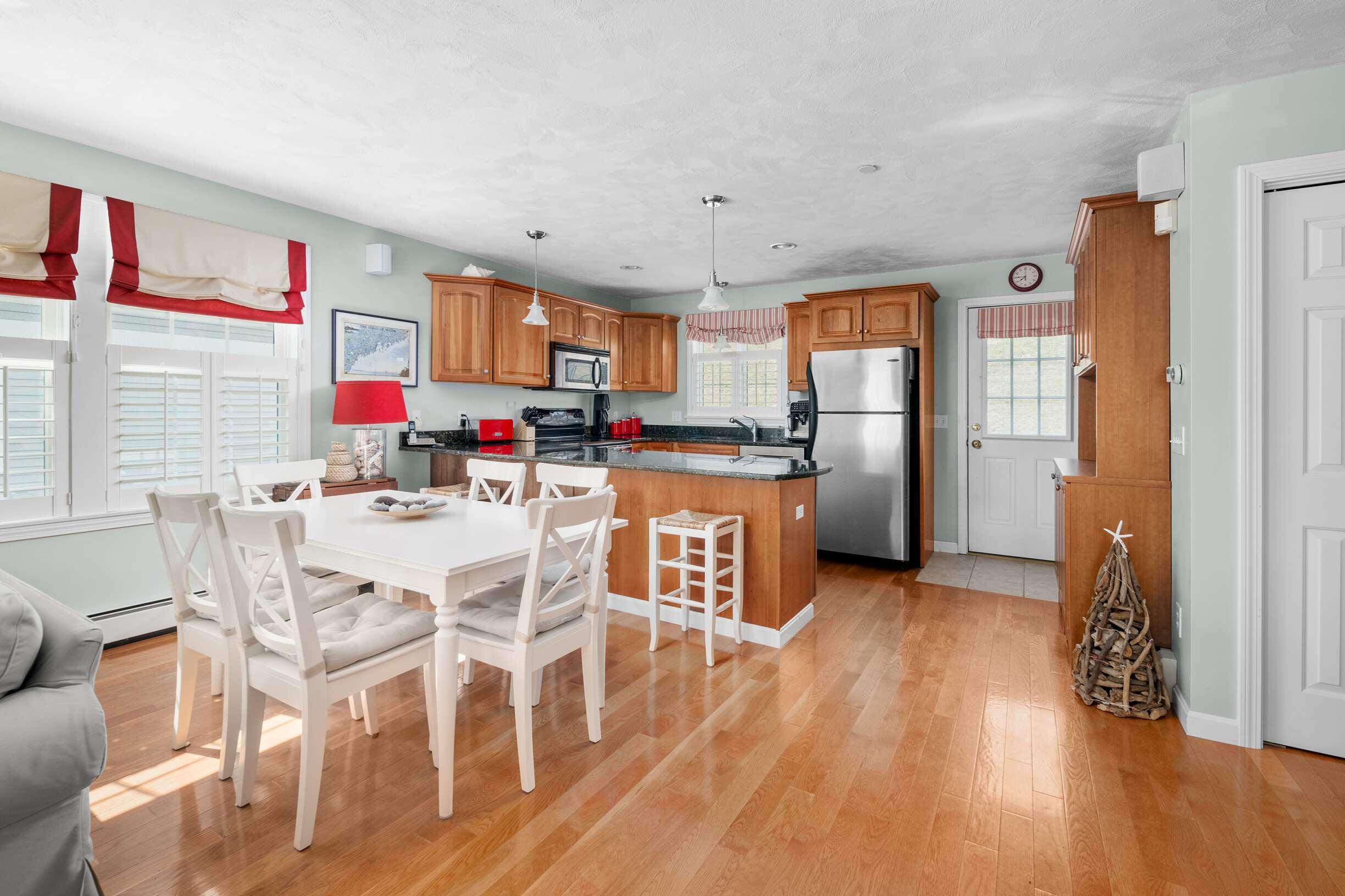1413 Post Road, Unit 58 Wells, ME 04090 - Photo 6 of 26 Dining Room