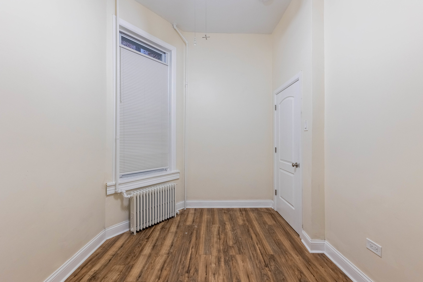 4549 South Wabash Avenue, Unit 1 Chicago, IL 60653 - Photo 15 of 44 a view of a room with wooden floor