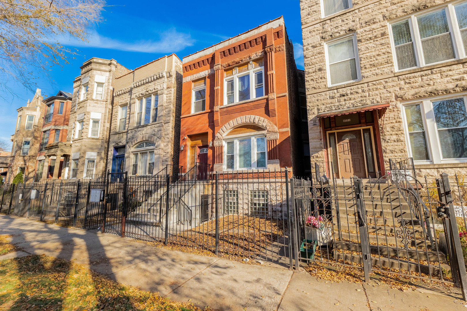 4549 South Wabash Avenue, Unit 1 Chicago, IL 60653 - Photo 2 of 44 a view of a large building