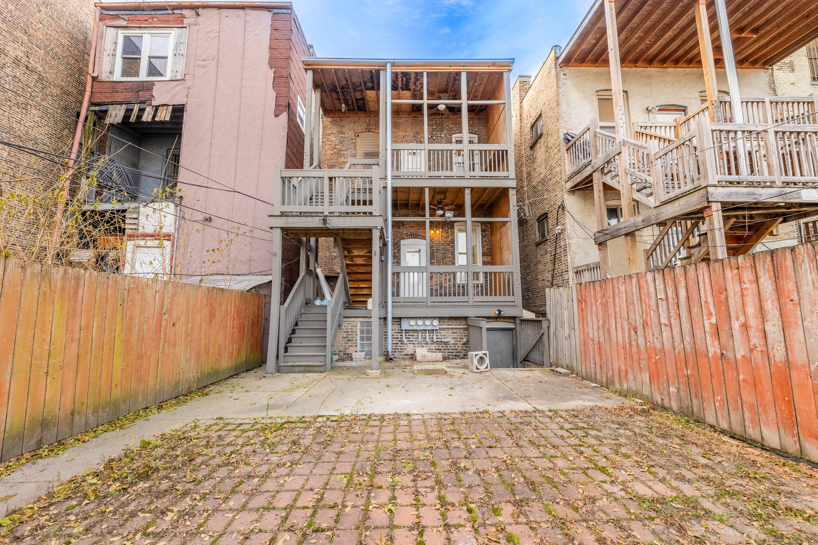 4549 South Wabash Avenue, Unit 1 Chicago, IL 60653 - Photo 35 of 44 a building with glass door