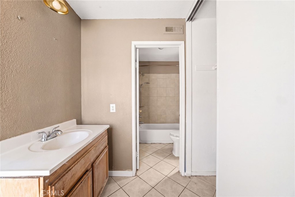 254 Hawthorne Street Rialto, CA 92376 - Photo 12 of 25 Gallery Image 12