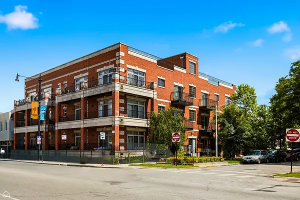 $389,000 | 4755 North Kilbourn Avenue, Unit 2D, Chicago, IL 60630