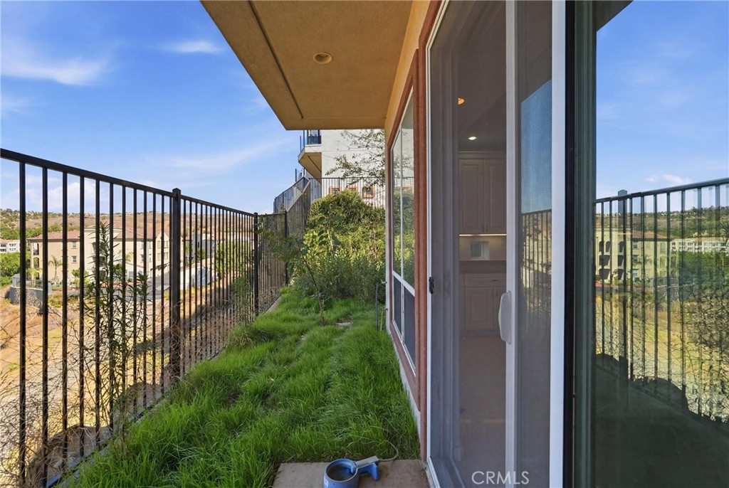 585 Vía Pueblo Riverside, CA 92507 - Photo 39 of 61 Backyard with enough room to grow your vegetable and fruit garden
