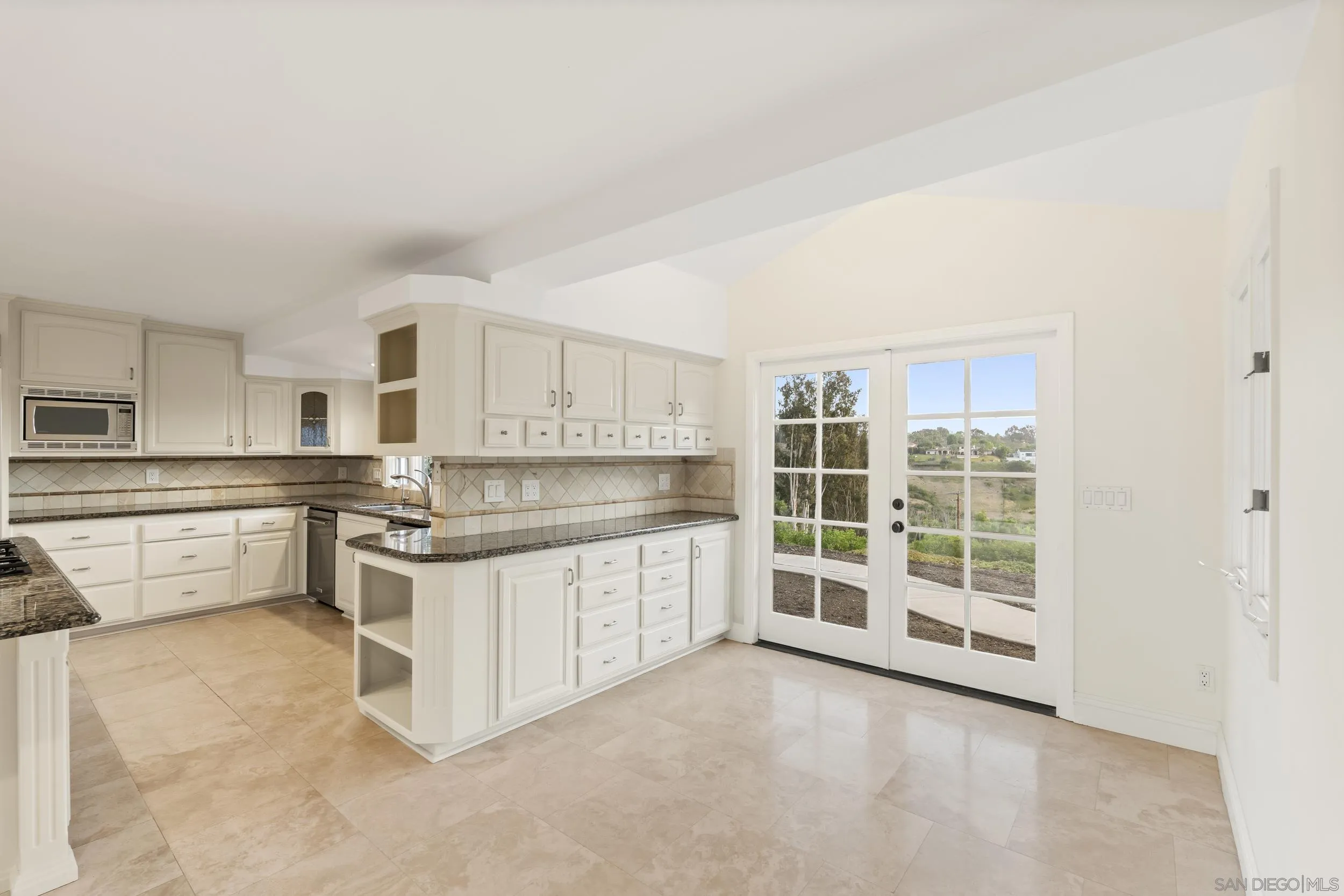 16551 Zumaque Street Rancho Santa Fe, CA 92067 - Photo 16 of 56 Breakfast Area