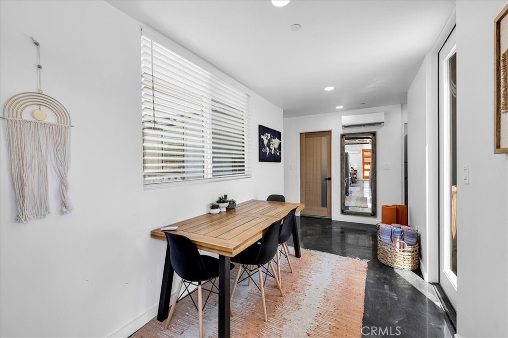 6816 Saddleback Road Joshua Tree, CA 92252 - Photo 17 of 71 a workspace with furniture and window