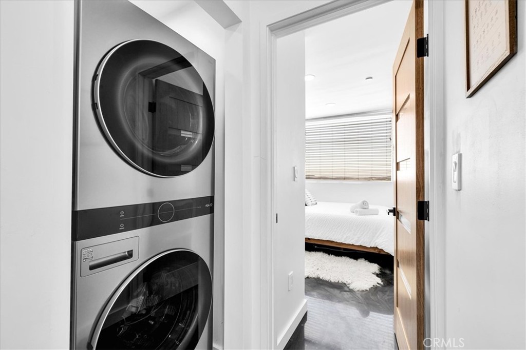 6816 Saddleback Road Joshua Tree, CA 92252 - Photo 26 of 71 a view of a bedroom with washer and dryer