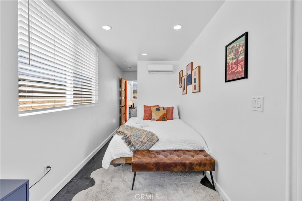 6816 Saddleback Road Joshua Tree, CA 92252 - Photo 29 of 71 a room with a bed and furniture