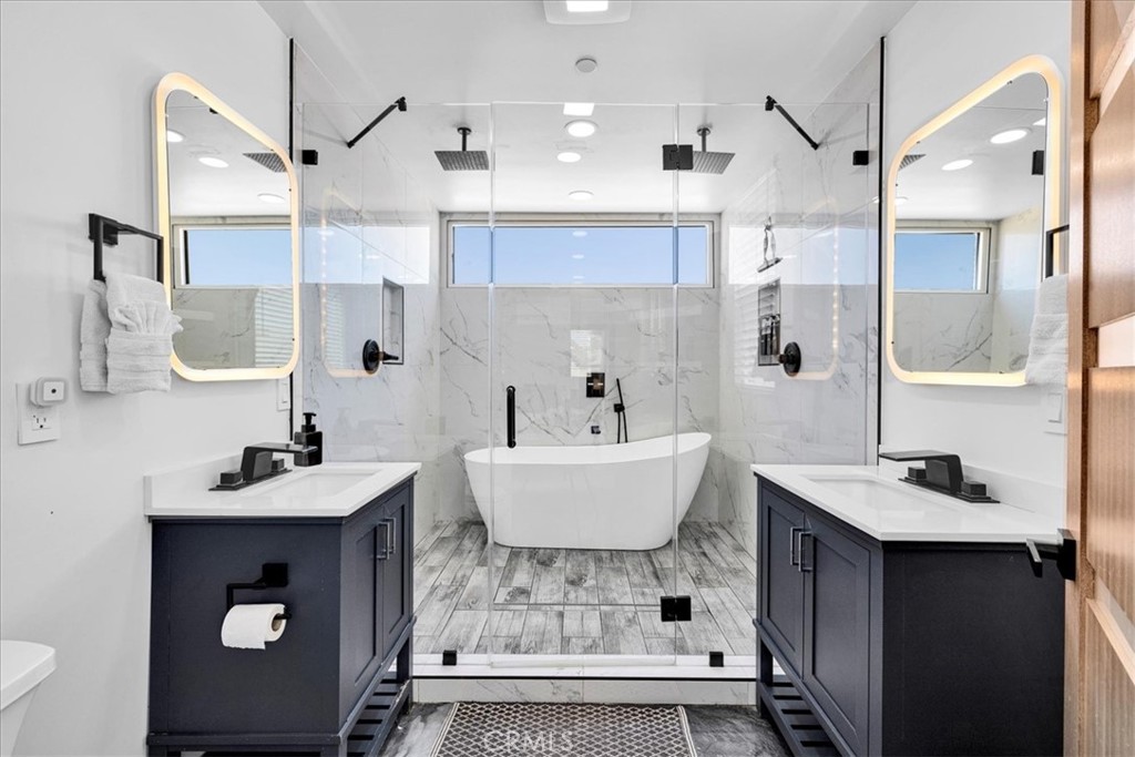 6816 Saddleback Road Joshua Tree, CA 92252 - Photo 30 of 71 a bathroom with a sink a toilet a mirror and bathtub