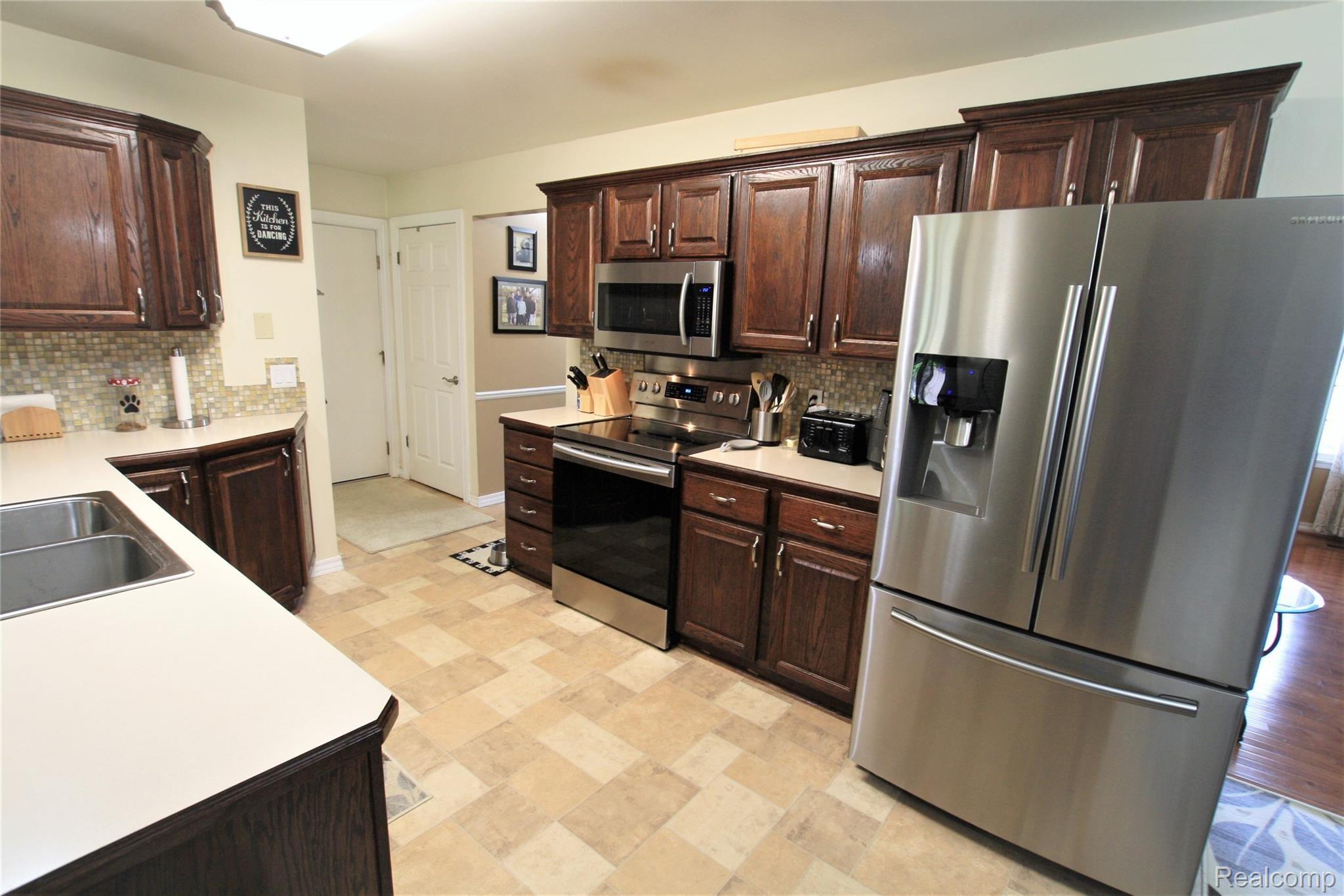 1087 Stonehenge Road Flint, MI 48532 - Photo 13 of 31 IMG_1727.JPG