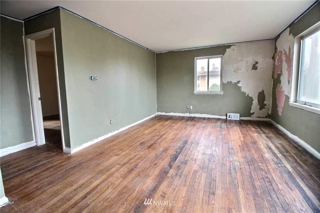 5401 South Roxbury Street Seattle, WA 98118 - Photo 3 of 9 Gallery Image 3