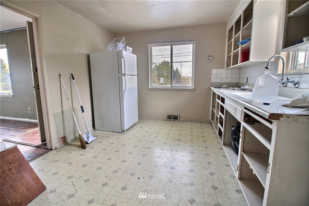 5401 South Roxbury Street Seattle, WA 98118 - Photo 4 of 9 Gallery Image 4