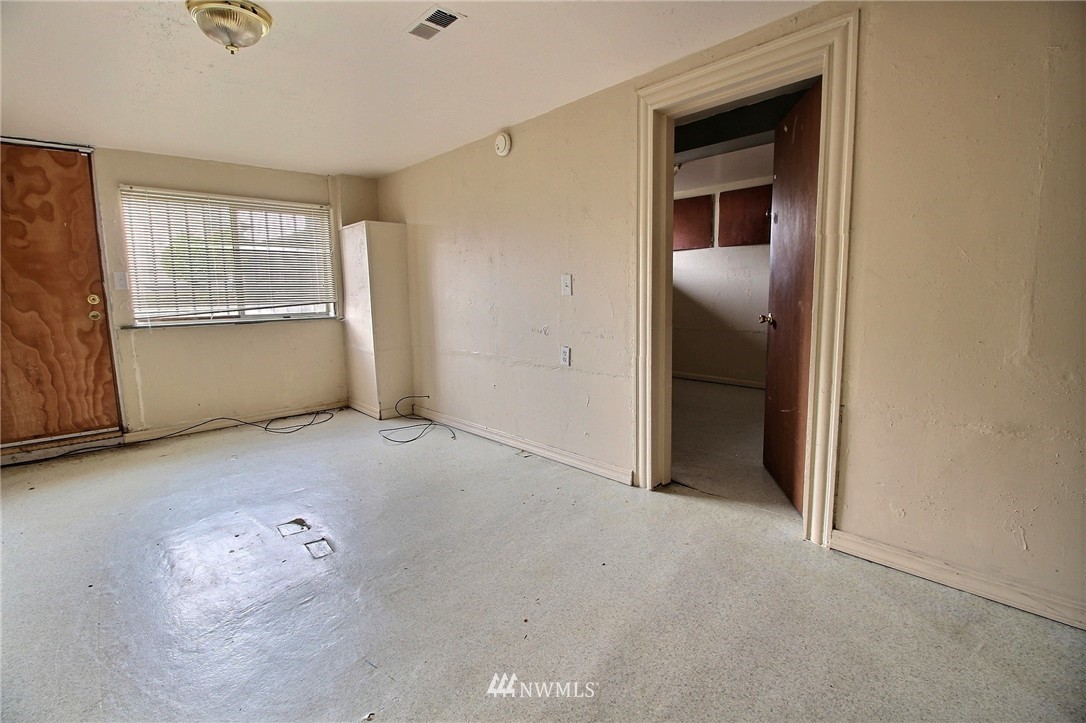5401 South Roxbury Street Seattle, WA 98118 - Photo 7 of 9 Gallery Image 7