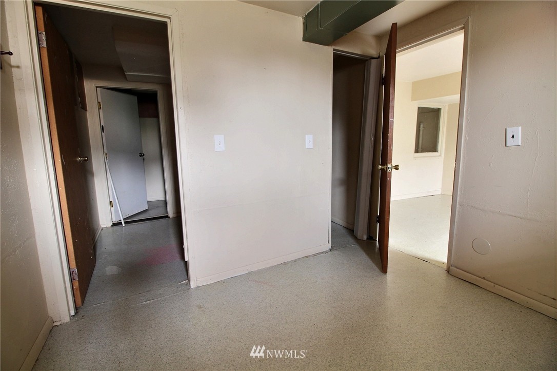 5401 South Roxbury Street Seattle, WA 98118 - Photo 8 of 9 Gallery Image 8