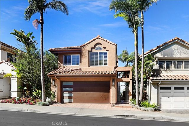 a view of a entryway door of the house