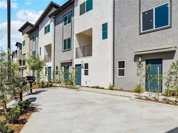$460,990 | 1122 East Santo Antonio Drive, Colton, CA 92324
