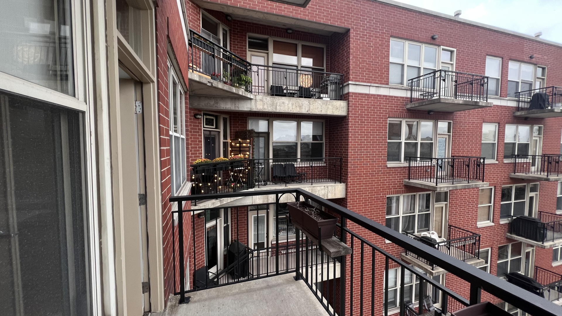 6 South Laflin Street, Unit 822 Chicago, IL 60607 - Photo 15 of 19