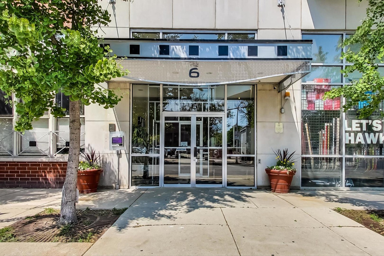 6 South Laflin Street, Unit 822 Chicago, IL 60607 - Photo 2 of 19