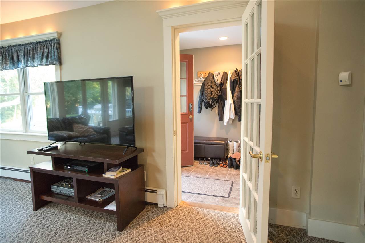 570 Ocean Road Portsmouth, NH 03801 - Photo 11 of 31 Gallery Image 11