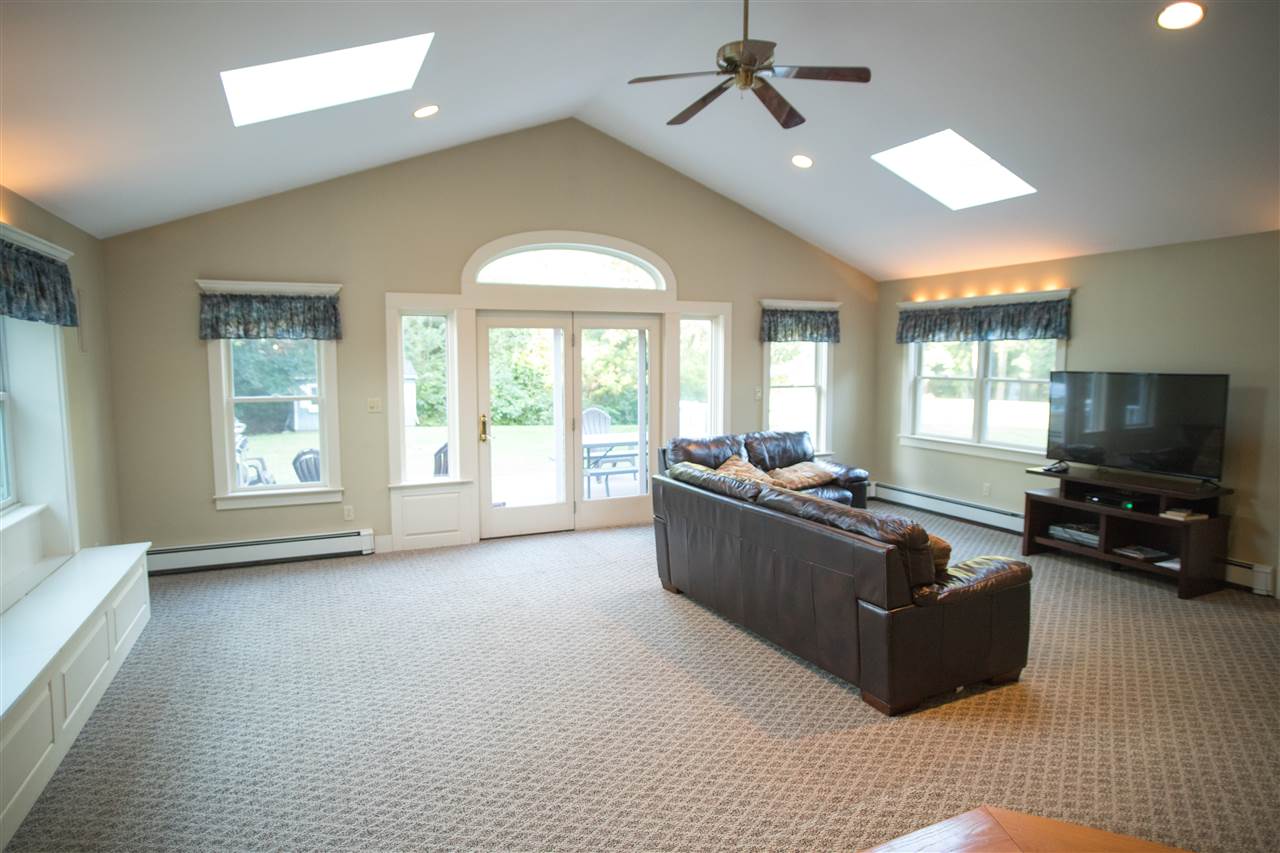 570 Ocean Road Portsmouth, NH 03801 - Photo 7 of 31 Gallery Image 7