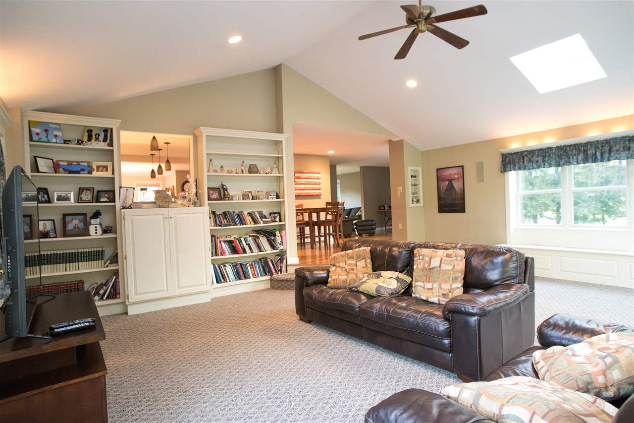 570 Ocean Road Portsmouth, NH 03801 - Photo 9 of 31 Gallery Image 9