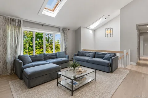 $999,000 | 3 Cottage Grove Avenue, Thornwood, NY 10594