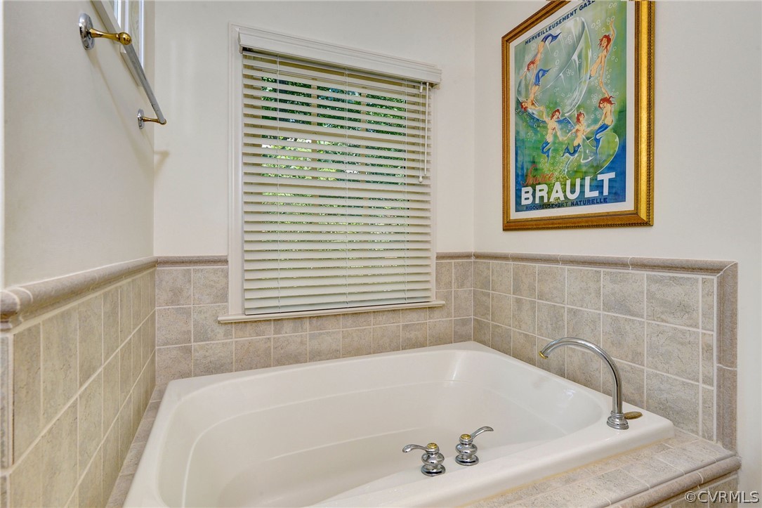 105 Mid Ocean Williamsburg, VA 23188 - Photo 20 of 36 a bathroom with a bathtub and a shower