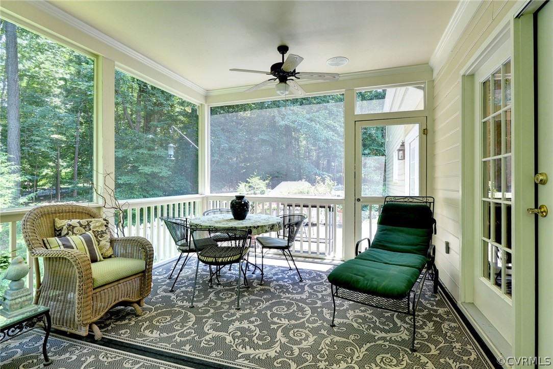 105 Mid Ocean Williamsburg, VA 23188 - Photo 30 of 36 a living room with furniture and a large window