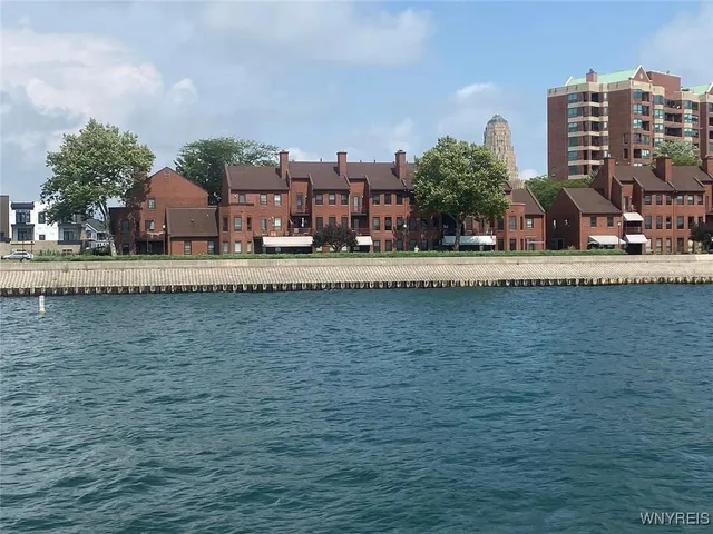 $3,550 | 84 Ojibwa Circle, Unit 16, Buffalo, NY 14202