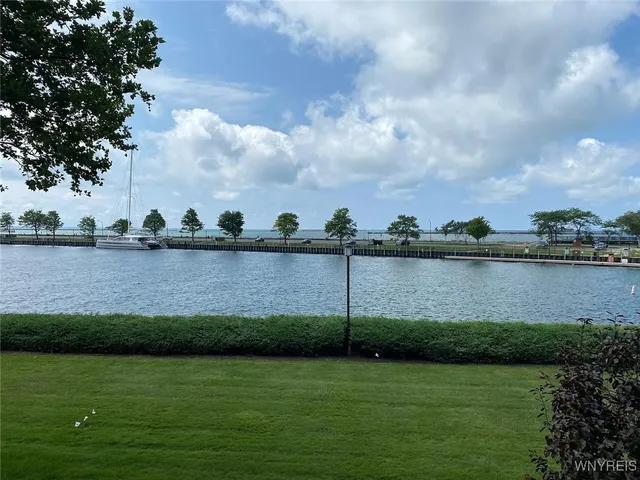 $3,550 | 84 Ojibwa Circle, Unit 16, Buffalo, NY 14202