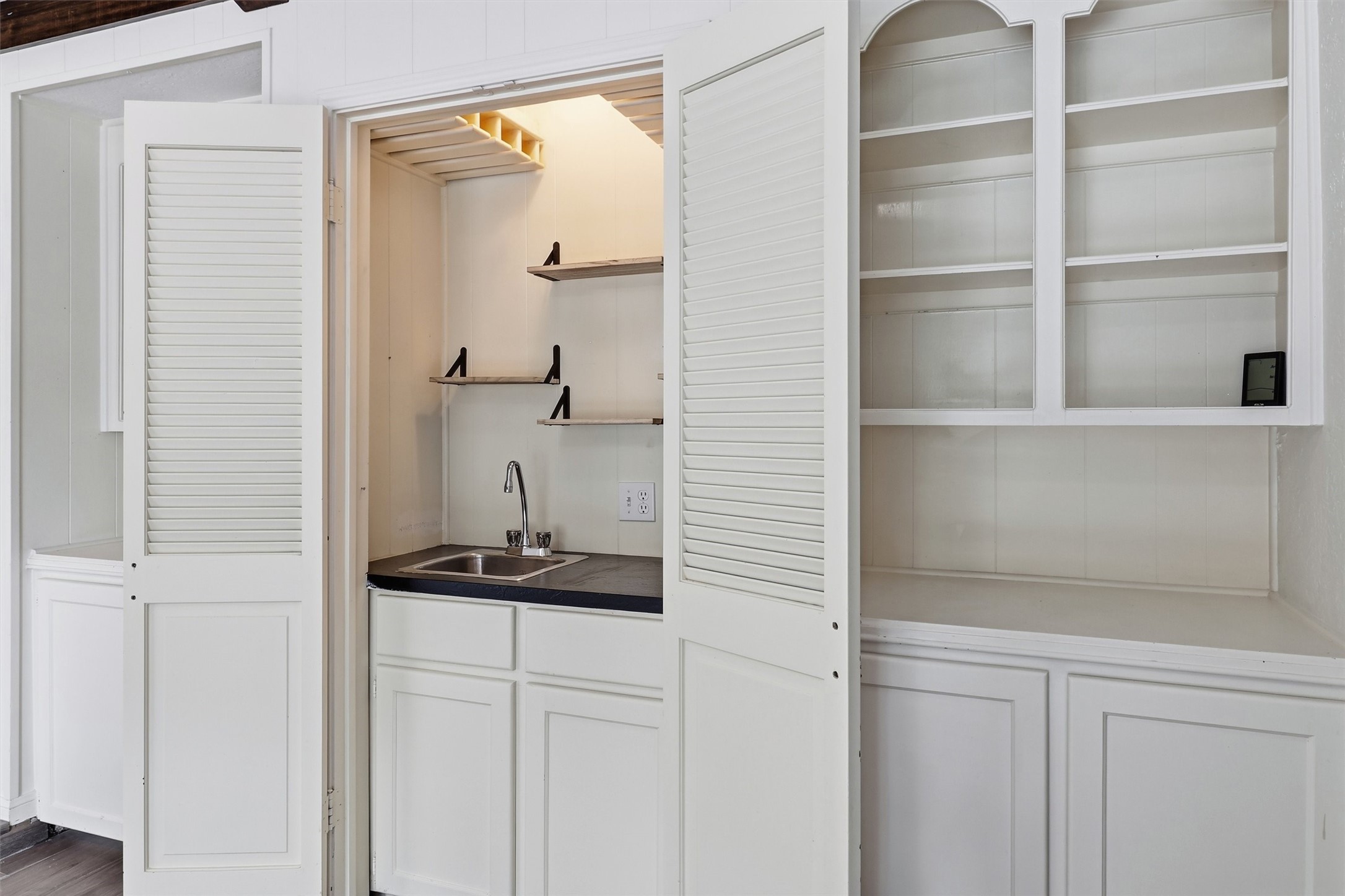 22923 Tomball Cemetery Road Tomball, TX 77377 - Photo 14 of 50 Love these built ins with the 70s style wet bar!
