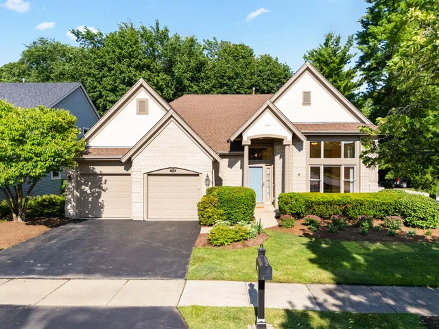 a view of a yard in front of house
