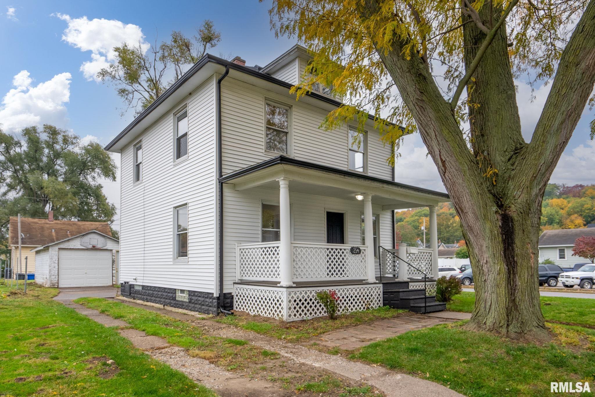 254 45th Street Moline, IL 61265 - Photo 2 of 20