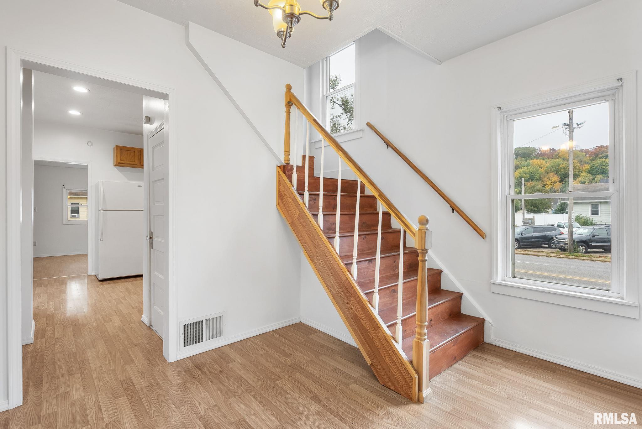 254 45th Street Moline, IL 61265 - Photo 3 of 20