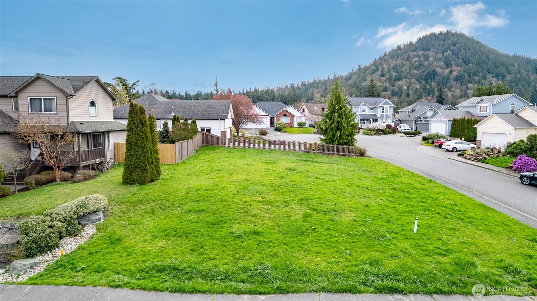 0 South 15th Street Mount Vernon, WA 98274 - Photo 2 of 10 a front view of a house with garden
