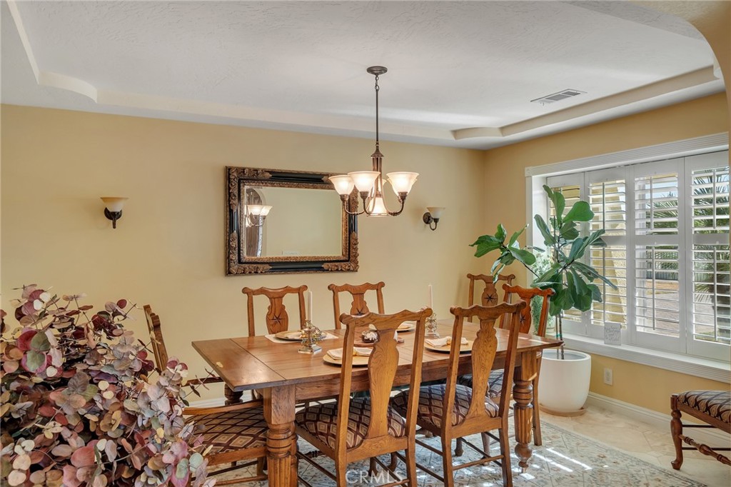 14231 Tawya Road Apple Valley, CA 92307 - Photo 9 of 36