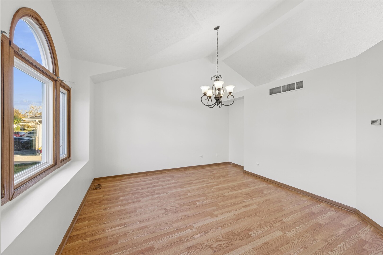 1424 Phoenix Lane Joliet, IL 60431 - Photo 3 of 34