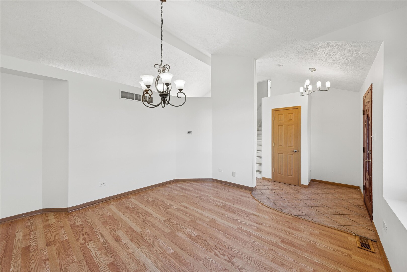 1424 Phoenix Lane Joliet, IL 60431 - Photo 5 of 34