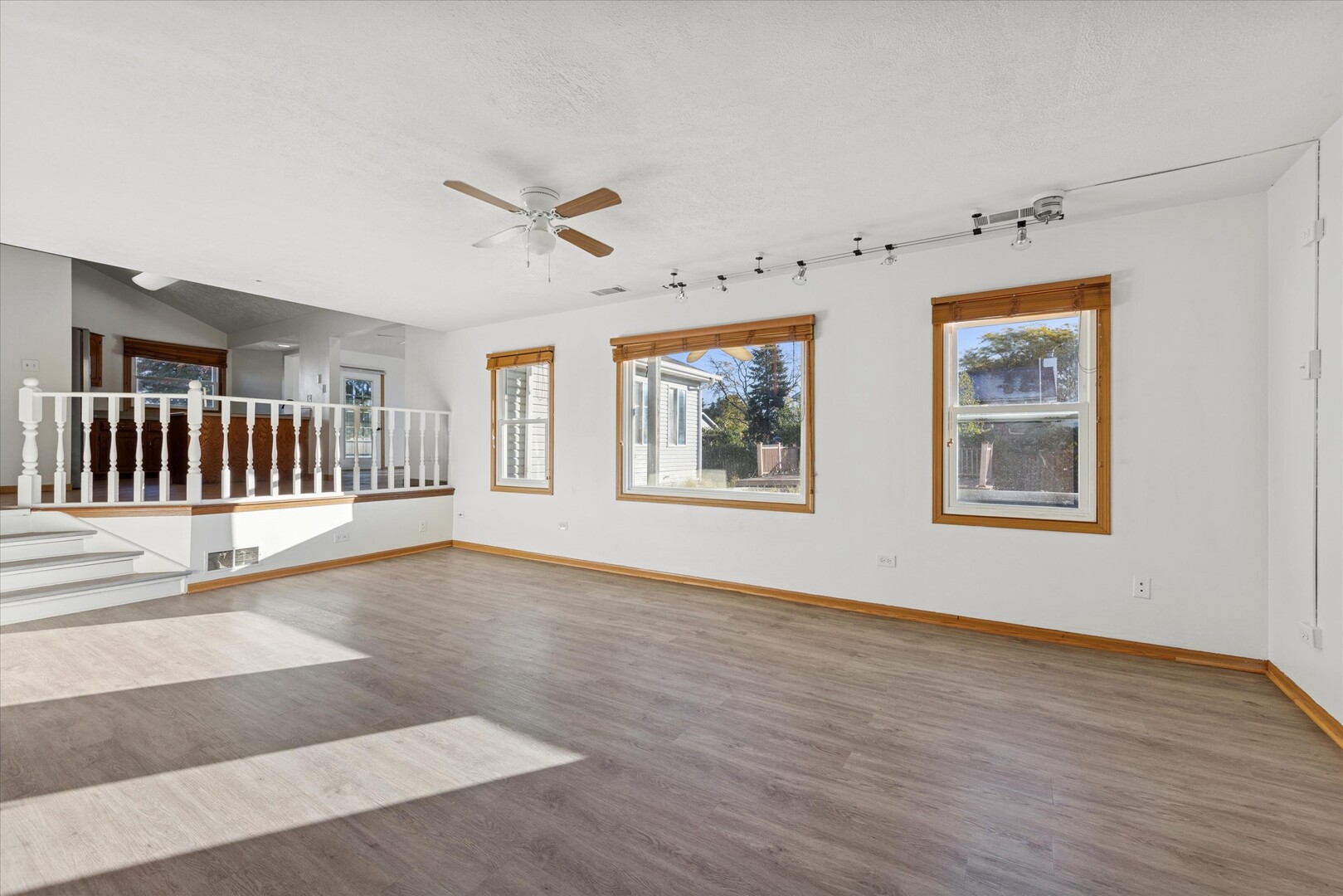 1424 Phoenix Lane Joliet, IL 60431 - Photo 6 of 34