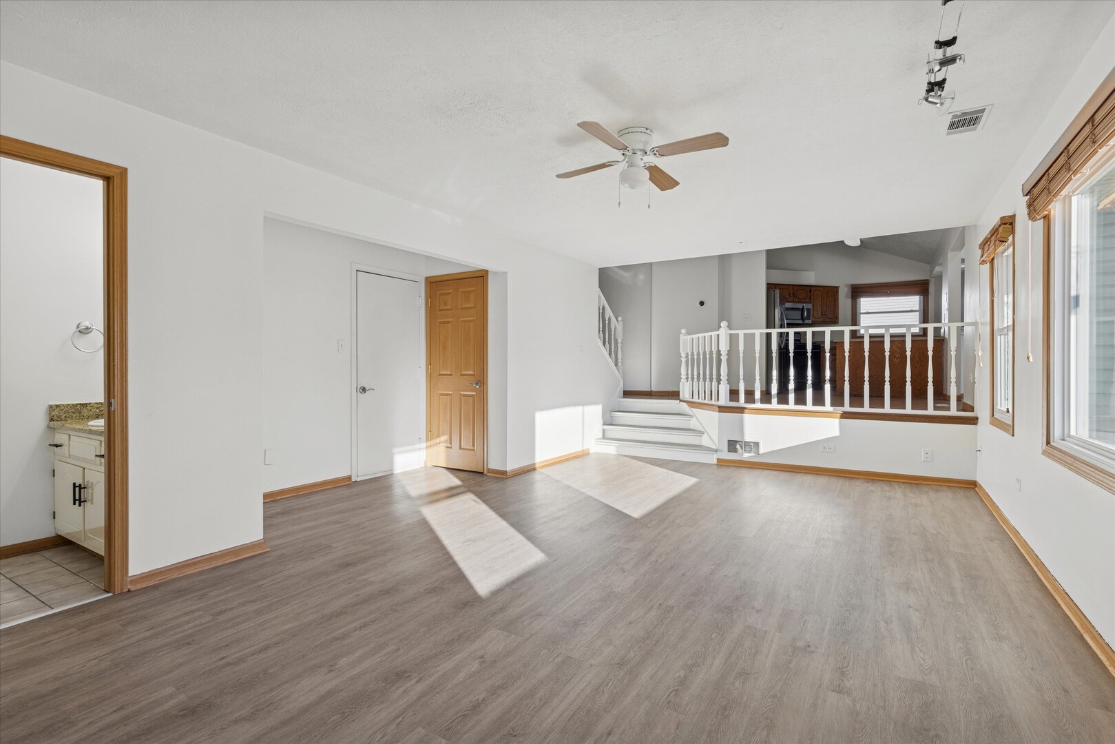 1424 Phoenix Lane Joliet, IL 60431 - Photo 7 of 34