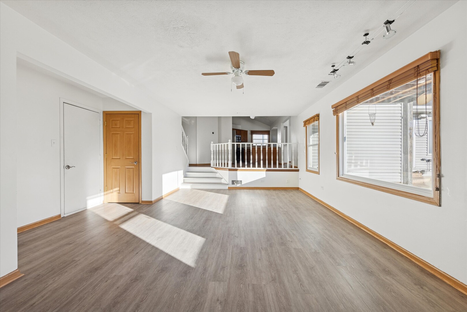 1424 Phoenix Lane Joliet, IL 60431 - Photo 8 of 34