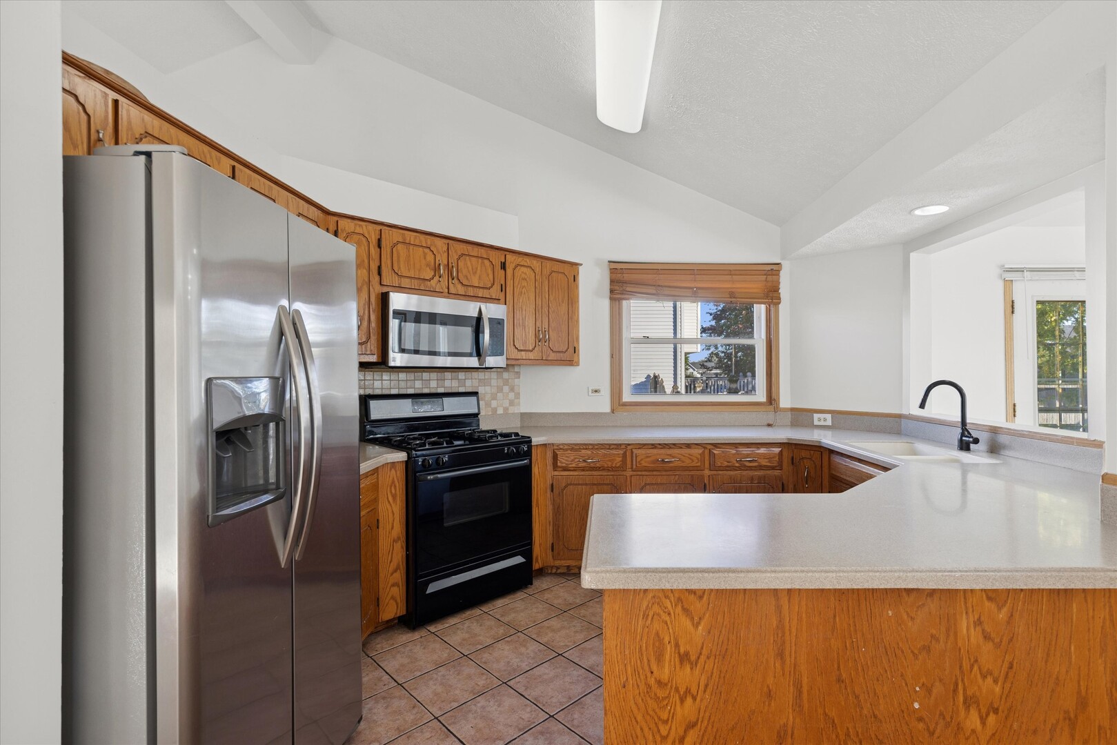 1424 Phoenix Lane Joliet, IL 60431 - Photo 10 of 34