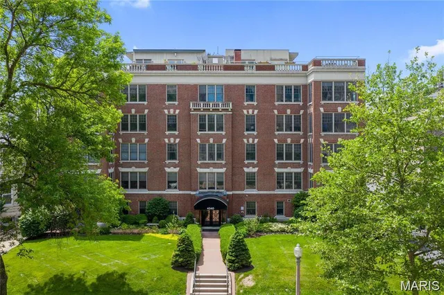 $2,695 | 4540 Lindell Boulevard, Unit 106, St. Louis, MO 63108