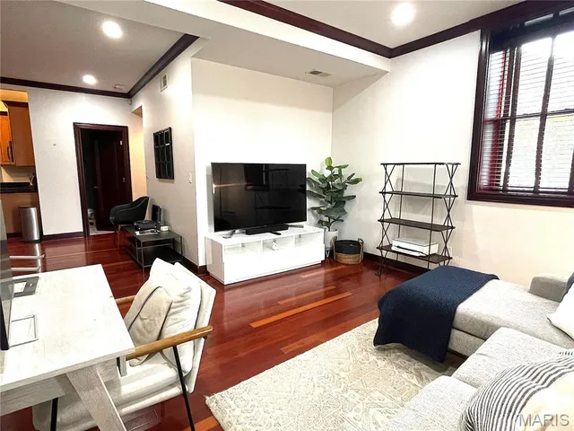 $2,695 | 4540 Lindell Boulevard, Unit 106, St. Louis, MO 63108