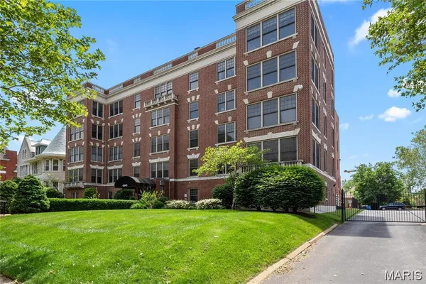 $2,495 | 4540 Lindell Boulevard, Unit 106, St. Louis, MO 63108