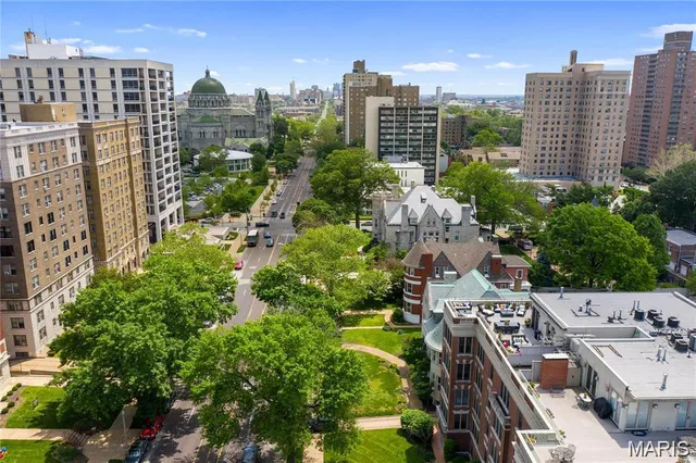 $2,695 | 4540 Lindell Boulevard, Unit 106, St. Louis, MO 63108