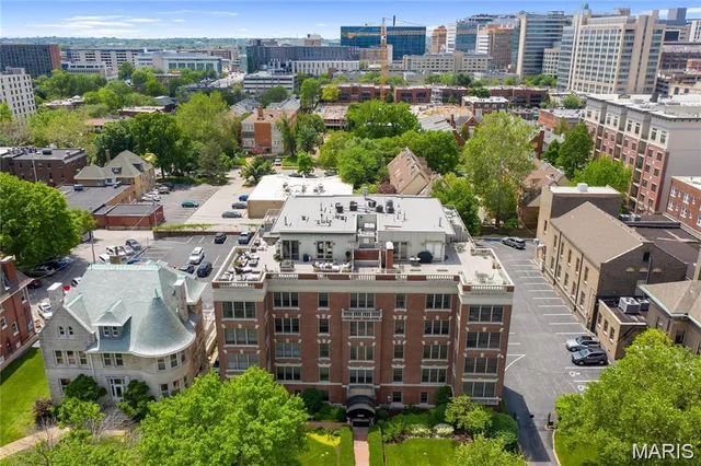 $2,695 | 4540 Lindell Boulevard, Unit 106, St. Louis, MO 63108