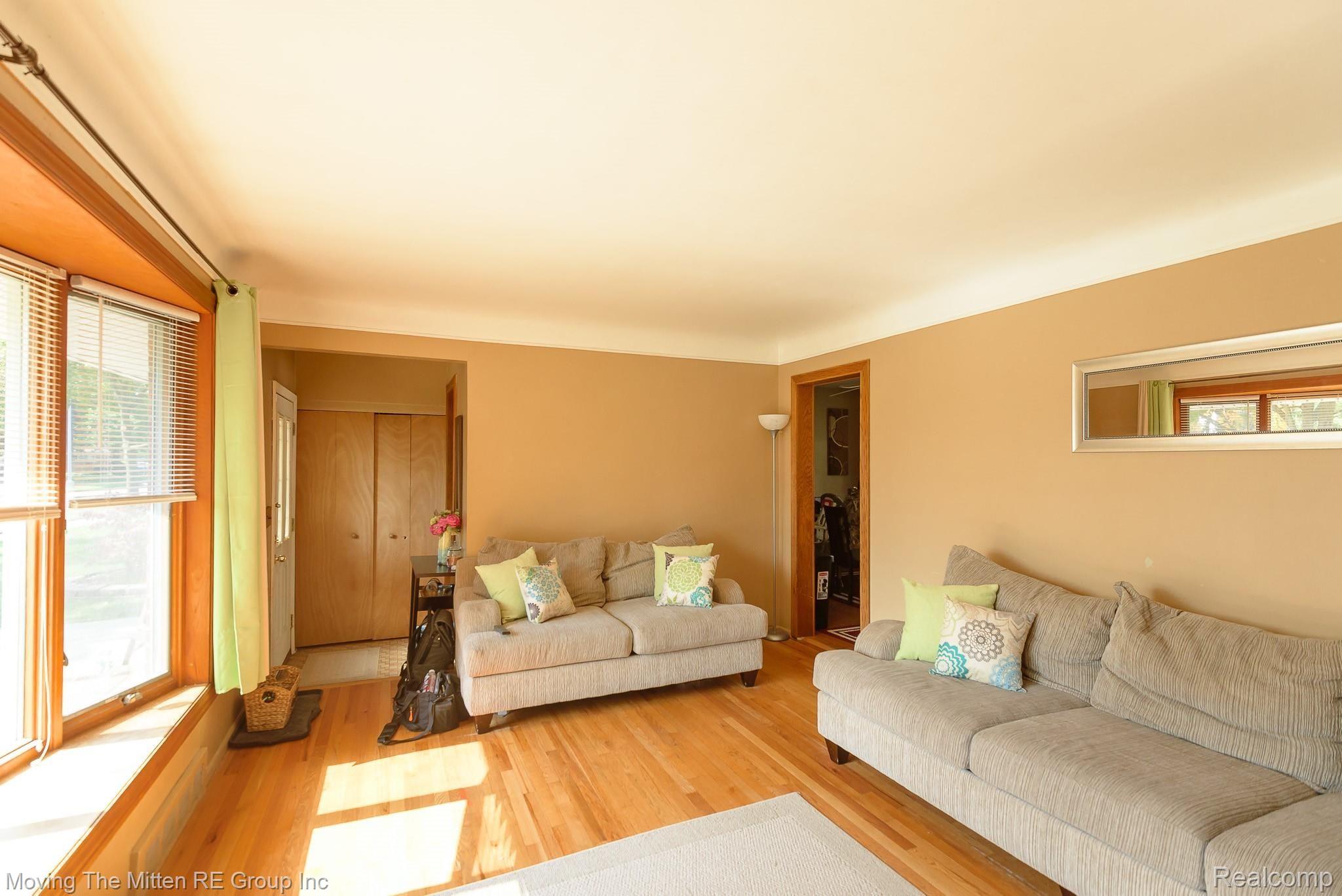 36776 Pinewood Road Wayne, MI 48184 - Photo 2 of 35 MTM_36776_pinewood-15.jpg