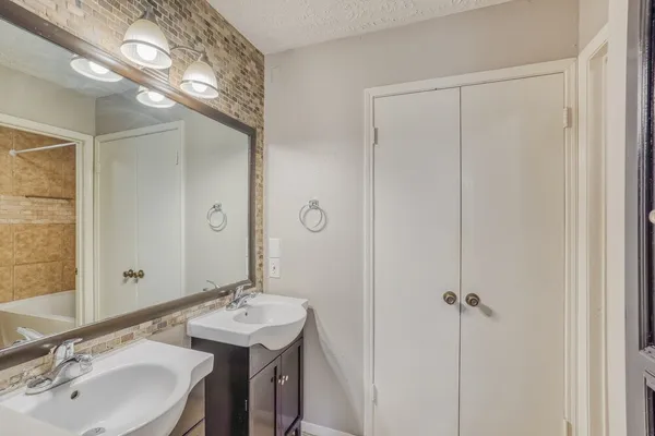 $1,975 | 20070 North Navaho Trail, Katy, TX 77449