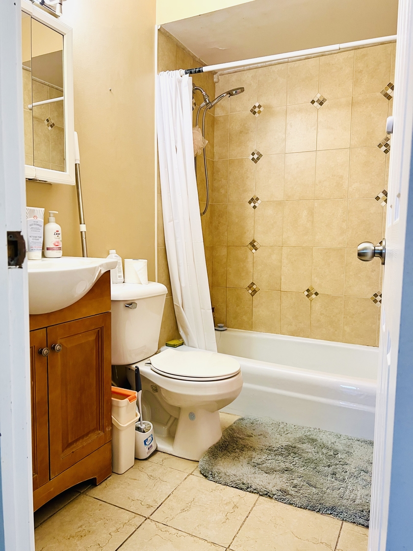 4624 North Commons Drive, Unit 307 Chicago, IL 60656 - Photo 15 of 18 a bathroom with a toilet a sink and a shower