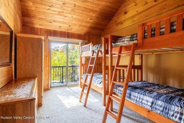 a view of an outdoor space